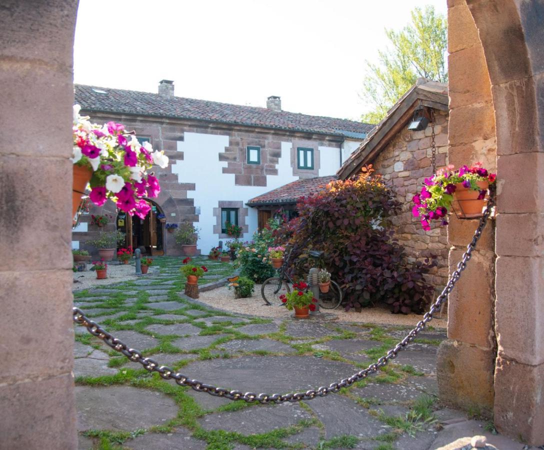 Hotel La Casona De Barrio, Alto Campoo Barrio  Exterior foto